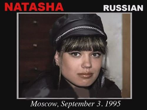 Брюнетка на кастинге ублажает мужика Брюнетка на кастинге ублажает мужика
