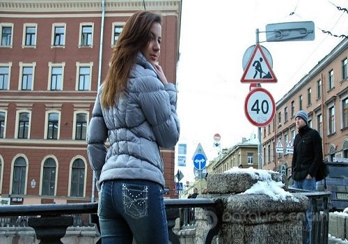Учеба закончилась и девушка пошла трахаться к своему парню Учеба закончилась и девушка пошла трахаться к своему парню