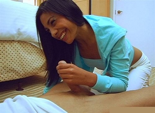 Латино девушка делает минет Латино девушка делает минет