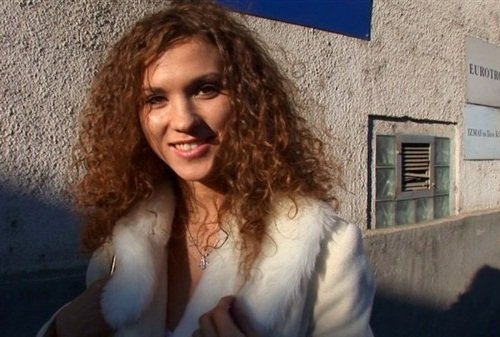Секс с рыжей девушкой в публичном месте Секс с рыжей девушкой в публичном месте