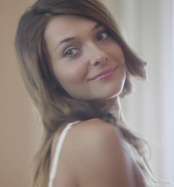 Красотке Алексис не скучно Красотке Алексис не скучно