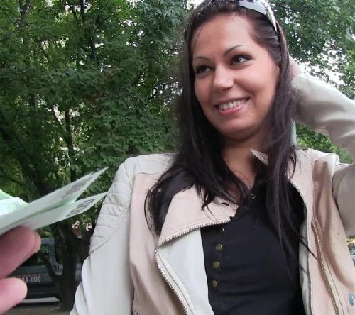 Карина за деньги трахается в публичном месте Карина за деньги трахается в публичном месте
