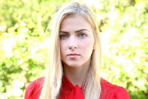 Прекрасную блондиночку трахнул длинным членом Прекрасную блондиночку трахнул длинным членом
