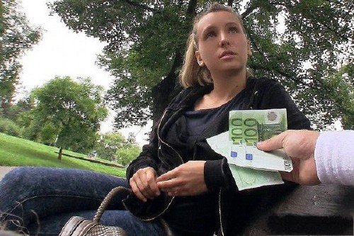 Настя дала парню за денюжки Настя дала парню за денюжки