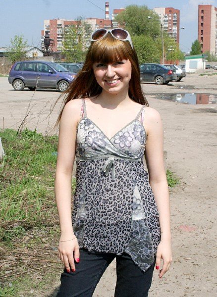 Света дает парням на природе Света дает парням на природе