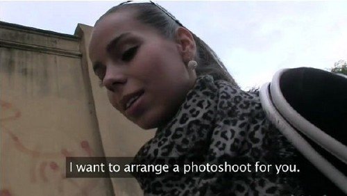 Симпатичной брюнеточку уже все равно где сосать член Симпатичной брюнеточку уже все равно где сосать член