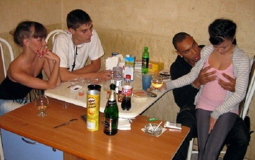 Девчонки сейчас весело проведут время Девчонки сейчас весело проведут время