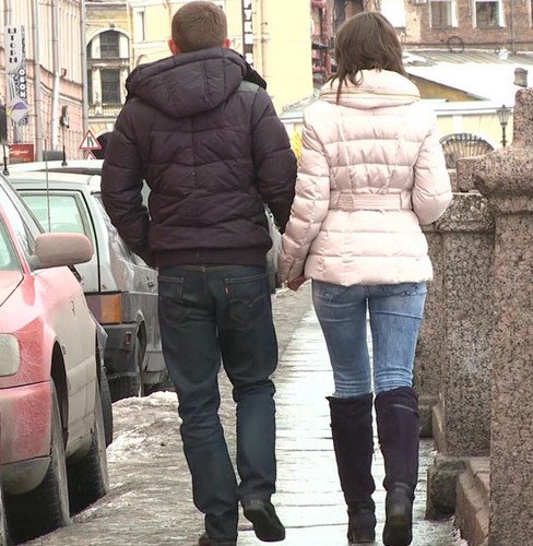 Наташа пригласила парня в гости Наташа пригласила парня в гости