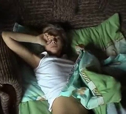 Марина только проснулась и сразу же отдалась парню Марина только проснулась и сразу же отдалась парню