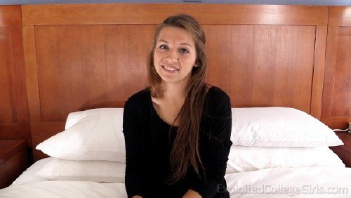 Крошка Арина с удовольствием отдалась парню Крошка Арина с удовольствием отдалась парню
