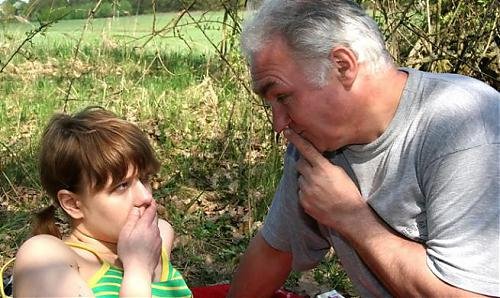 Трахнул падчерицу на природе Трахнул падчерицу на природе
