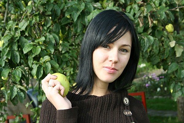 Красотка гуляла по городу и после пришла мастурбировать Красотка гуляла по городу и после пришла мастурбировать