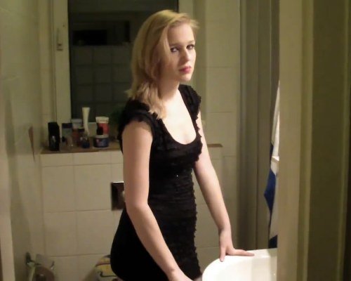 Решила не идти на вечеринку Решила не идти на вечеринку