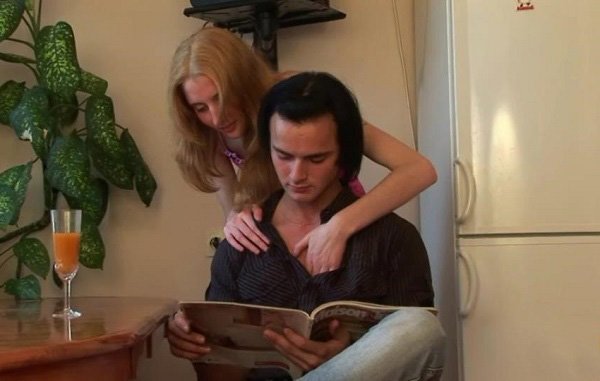 Девушка очень хочет секса Девушка очень хочет секса