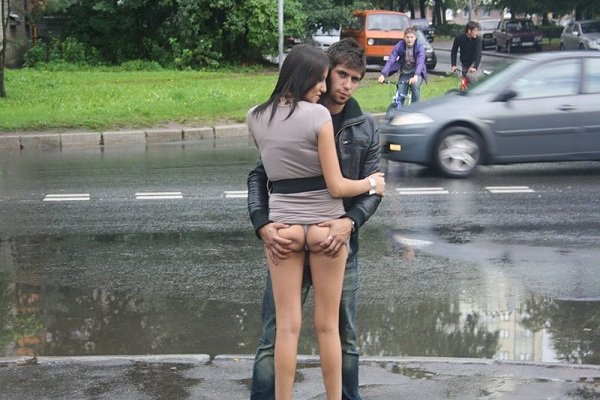 Красавица познакомилась с парнем и отправилась трахаться Красавица познакомилась с парнем и отправилась трахаться
